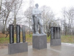 Памятник-монумент землякам, павшим на фронтах Великой Отечественной войны открыт после реконструкции в Анохино