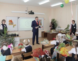 Губернатор Вологодской области Олег Кувшинников посетил школу № 1 г. Грязовца